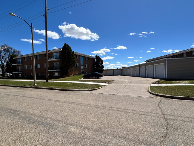 426 Shirley St in Bismarck, ND - Building Photo - Building Photo