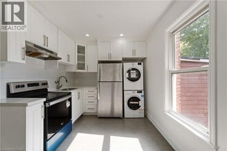 934 Barton St E in Hamilton, ON - Building Photo - Building Photo