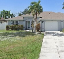 546 SE 5th Ave in Cape Coral, FL - Building Photo