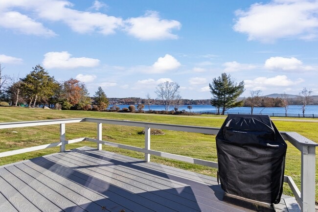 281 Davidson Dr in Laconia, NH - Foto de edificio - Building Photo