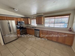 5621 E 13th St in Tucson, AZ - Building Photo - Building Photo