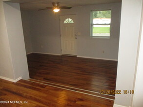 10657 Wake Forest Ave in Jacksonville, FL - Building Photo - Building Photo