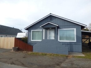 752 Sierra St in Susanville, CA - Building Photo - Building Photo