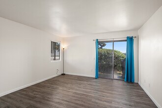2919 Cowley Way in San Diego, CA - Building Photo - Building Photo