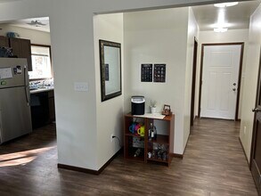 1222 W 20th St in Cedar Falls, IA - Foto de edificio - Building Photo