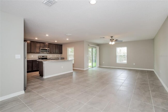 349 Daffodil Ln in Poinciana, FL - Building Photo - Building Photo