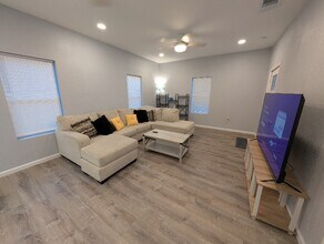 118 Canadian St in San Antonio, TX - Foto de edificio - Building Photo