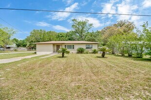 5824 Nashville Ave in Pensacola, FL - Building Photo