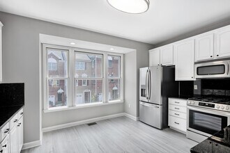 423 Newburgh Ct in West New York, NJ - Building Photo - Building Photo