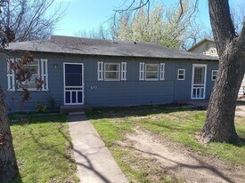 632 E Sears St in Denison, TX - Building Photo