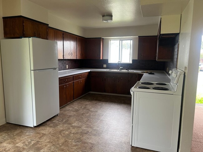 2055 Lewis Ave in Arcata, CA - Building Photo - Building Photo