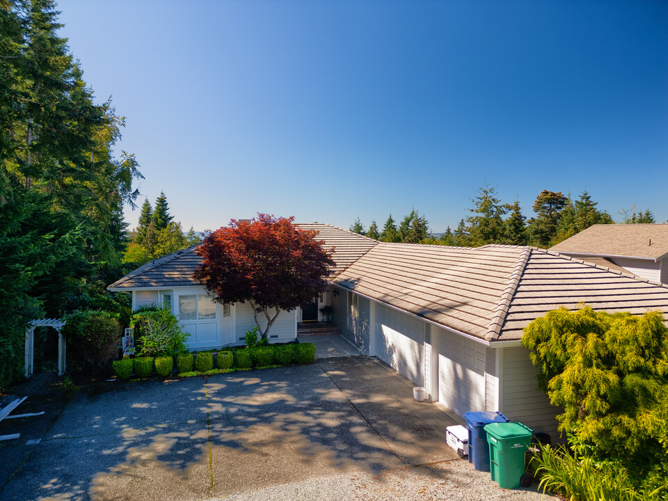 804 Holbeck Dr in Camano Island, WA - Foto de edificio