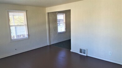 6008 N Douglas Dr in Spokane, WA - Building Photo - Building Photo