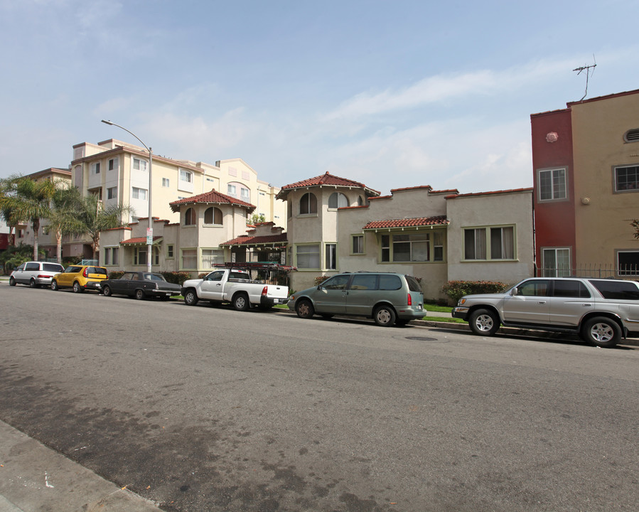 724-732 Carondelet St in Los Angeles, CA - Building Photo