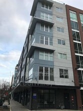 100 E Washington St, Unit FULLY FURNISHED 23 in Greenville, SC - Foto de edificio - Building Photo