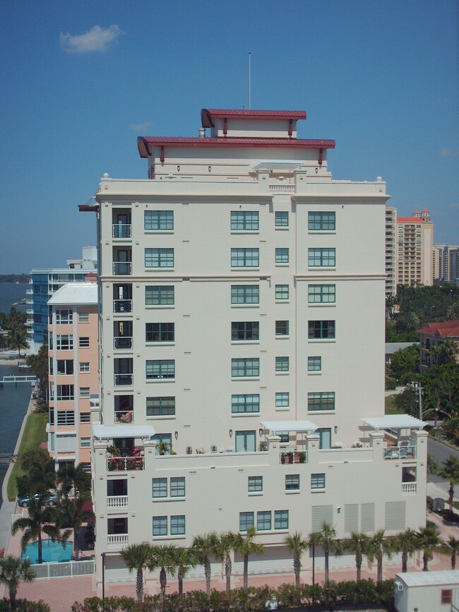 Majestic Bay in Sarasota, FL - Building Photo - Building Photo