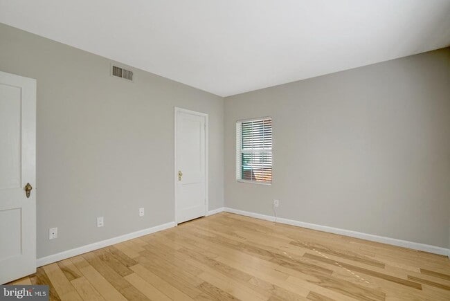 1906 N Rhodes St in Arlington, VA - Building Photo - Building Photo