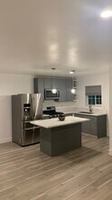 413 N Macneil St, Unit Studio in San Fernando, CA - Foto de edificio - Building Photo