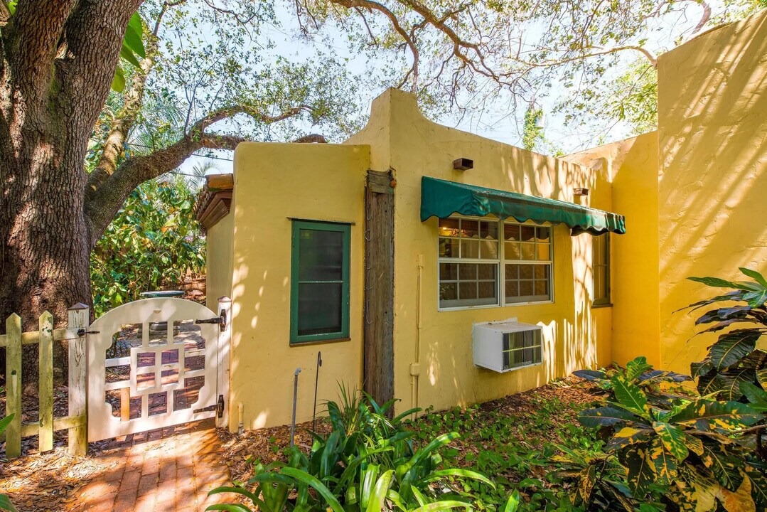 825 Alamanda St in Boca Raton, FL - Building Photo