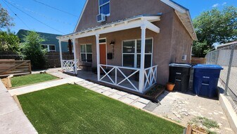 1021 Edith Blvd NE in Albuquerque, NM - Building Photo