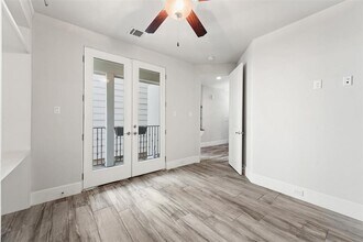 5648 Larkin St in Houston, TX - Foto de edificio - Building Photo