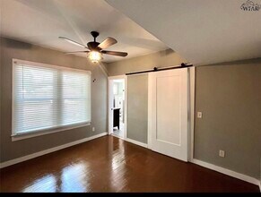 415 S Pecan St in Henrietta, TX - Building Photo - Building Photo
