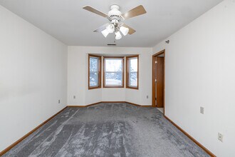 Milestone Properties in Pewaukee, WI - Foto de edificio - Interior Photo