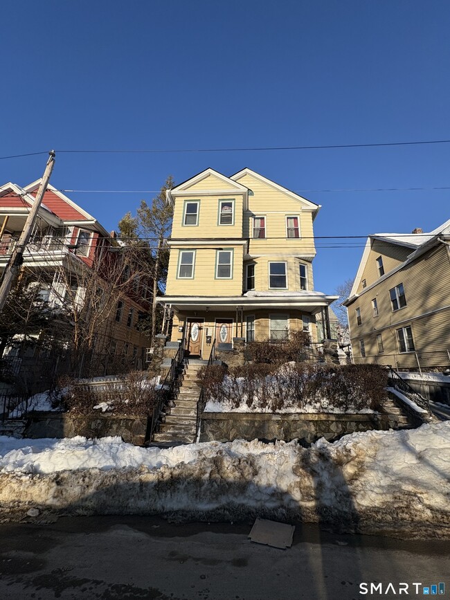 37 Eastwood Ave in Waterbury, CT - Foto de edificio - Building Photo