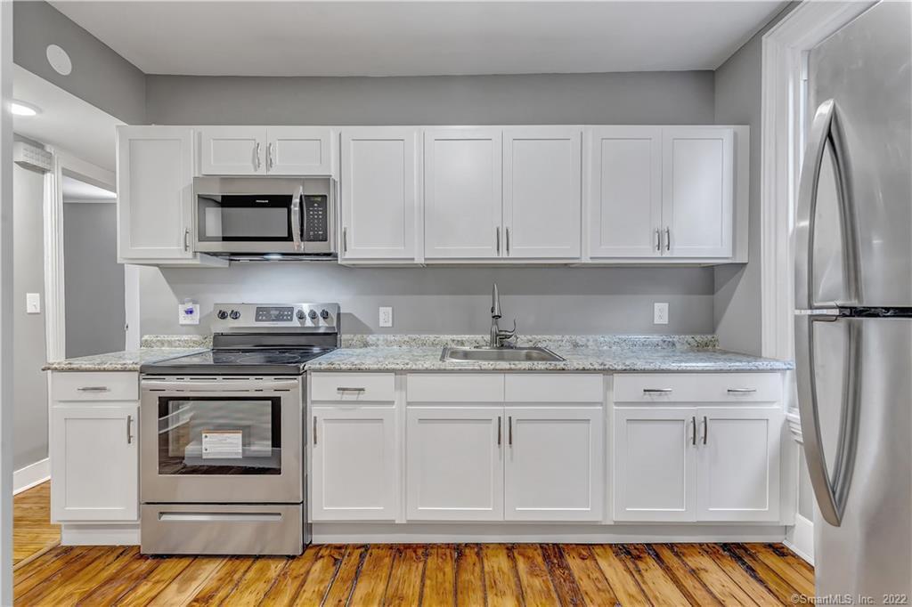 981 State St in New Haven, CT - Building Photo