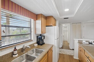 600 Neapolitan Way, Unit SI FL2-ID1073547P in Naples, FL - Foto de edificio - Building Photo