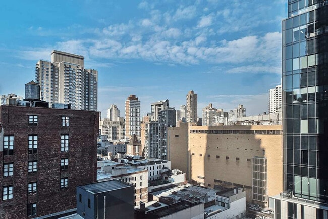 525 E 72nd St in New York, NY - Building Photo - Building Photo