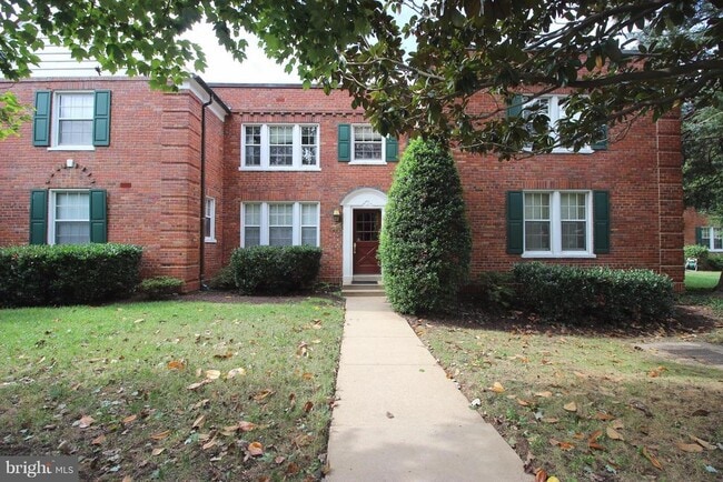 property at 1800 Queens Ln