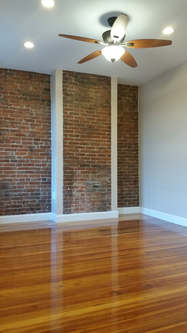 26 Bremen St in Boston, MA - Building Photo - Building Photo