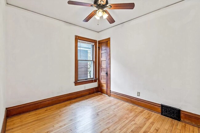 2858 N Murray Ave, Unit 2858 in Milwaukee, WI - Building Photo - Building Photo