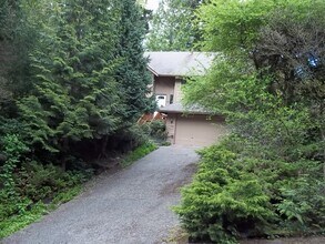 3820 166th Ave SE in Bellevue, WA - Building Photo - Building Photo