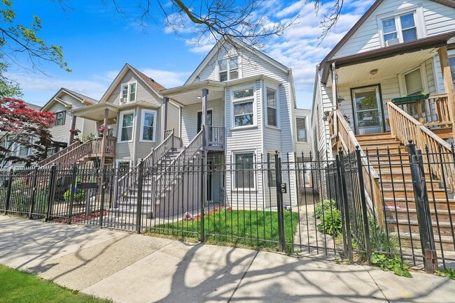 3324 W Warner Ave, Unit 1 in Chicago, IL - Building Photo - Building Photo