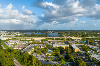 Miller Lake Apartments in Miami, FL - Building Photo - Building Photo