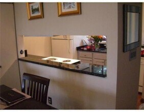 192 Allston St, Unit 2 in Boston, MA - Foto de edificio - Building Photo