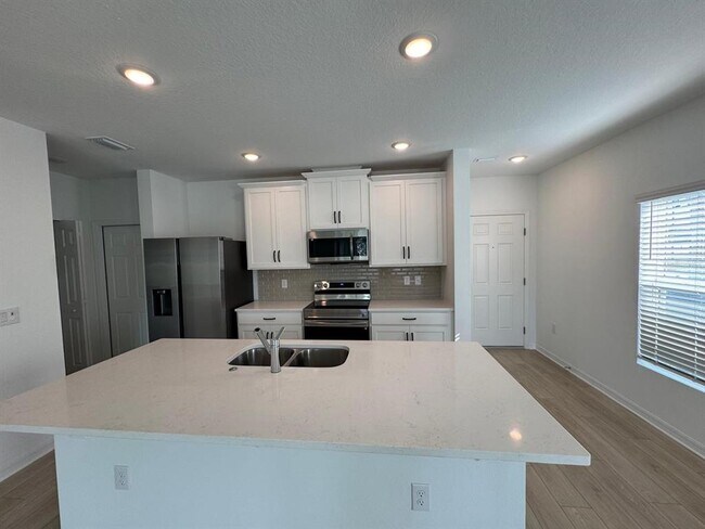 466 Thompson Vlg Ave in Apopka, FL - Building Photo - Building Photo