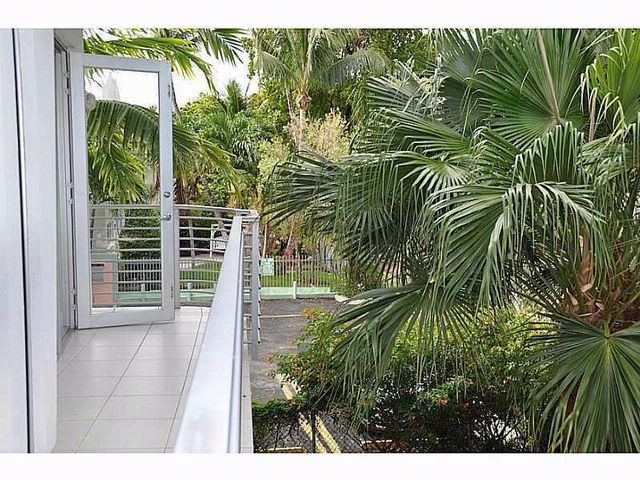 945 Michigan Ave-Unit -3 in Miami Beach, FL - Building Photo - Building Photo