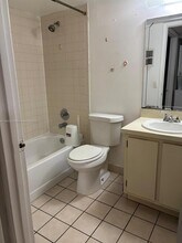 871 NE 207th Ln in North Miami Beach, FL - Building Photo - Building Photo
