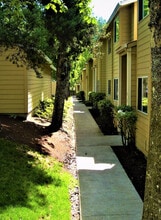 Wellington Estates in Tigard, OR - Building Photo - Building Photo