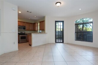 10261 NW 32nd Ter in Doral, FL - Building Photo - Building Photo
