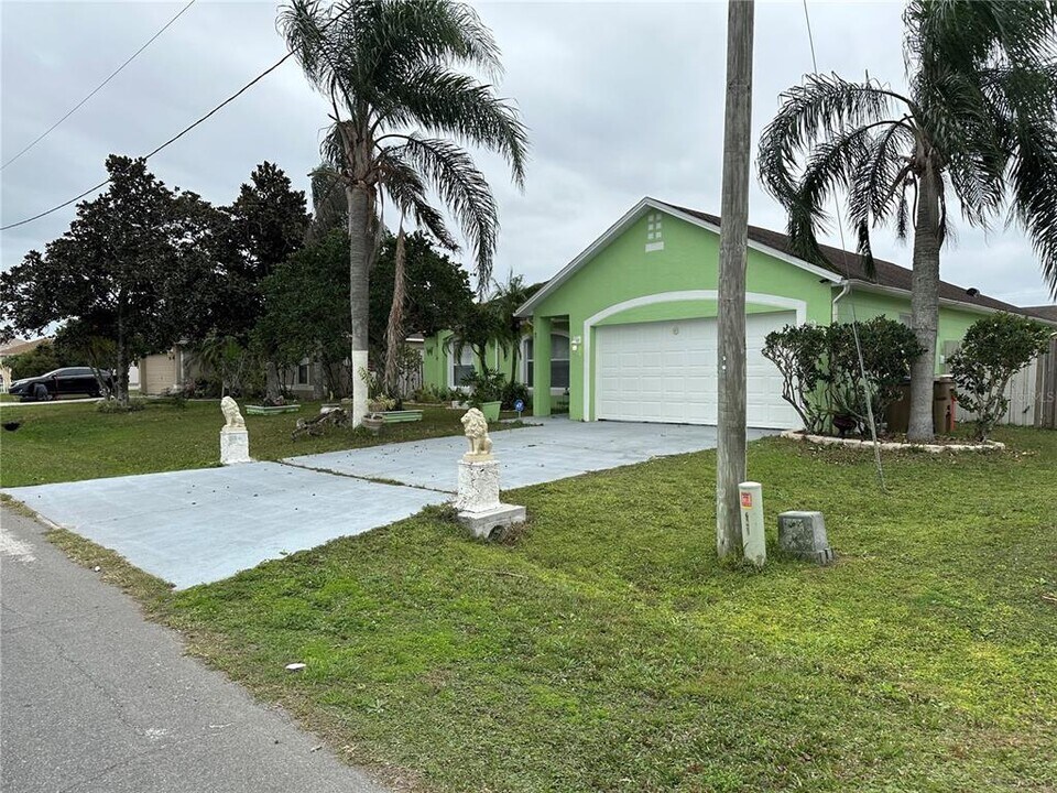 304 Alegriano Ct in Kissimmee, FL - Building Photo