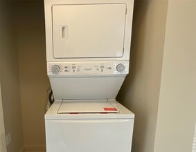 9517 Fontainebleau Blvd, Unit 581-617 in Miami, FL - Foto de edificio - Building Photo