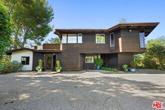 21277 Entrada Rd in Topanga, CA - Building Photo - Building Photo