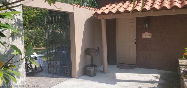 2650 Lakeview Dr in Sebring, FL - Building Photo - Building Photo