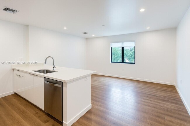 1950 Fletcher St in Hollywood, FL - Building Photo - Building Photo