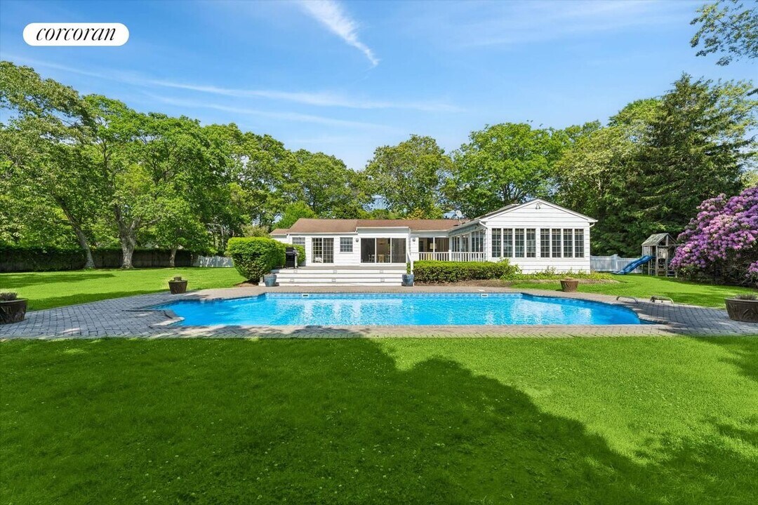 129 Oneck Ln in Westhampton Beach, NY - Building Photo