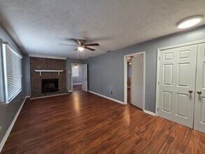 6957 Bone Creek Dr in Fayetteville, NC - Building Photo - Building Photo